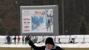 Jeden z uczestników VI biegów narciarskich w Tomaszowie Lubelskim. Źródło: PAP