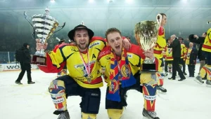 Górale - Krzysztof Zapała i Marcin Kolusz fetują zdobycie mistrzostwa Polski. Fot. Tadeusz Bącal.