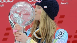 Lindsey Vonn całuje Kryształową Kulę