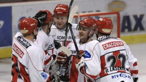 Marian Csorich (w środku) żegna się z kolegami z Comarch Cracovii fot: Krystian Góra