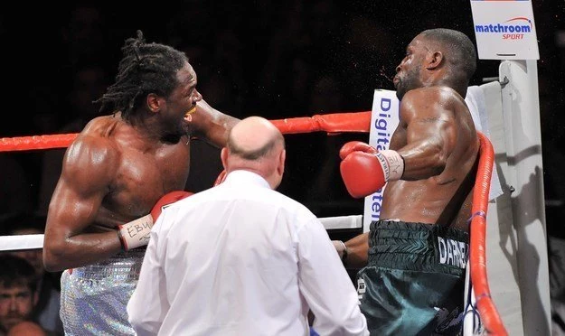 Audley Harrison (z lewej) jest przekonany, że pokona mistrza świata