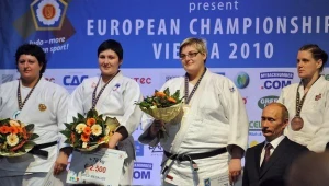 Druga z prawej Urszula Sadkowska (Gwardia Opole)