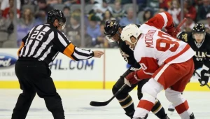 Mike Modano w meczu z Dallas.