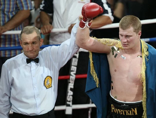 Aleksander Powietkin (na zdjęciu) znokautował Teke Oruha