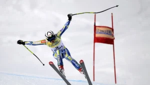 Słowenka Marusa Ferk upada podczas supergiganta kobiet w Sankt Moritz