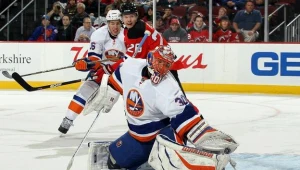 Bramkarz New York Islanders Dwayne Roloson zatrzymał Detroit Red Wings