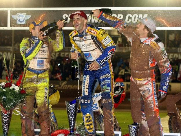 Tomasz Gollob (w środku) Tomasz Gollob (w środku)
