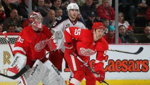 Bramkarz Detroit Red Wings Jimmy Howard obronił 45 strzałów