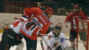 Bramkarz GKS-u Tychy Piotr Jakubowski był bohaterem trzeciego meczu finałowego PLH fot: Grygiel