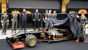 Kiedy Robert Kubica (tu z Witalijem Pietrowem) znowu wsiądzie do tego bolidu?