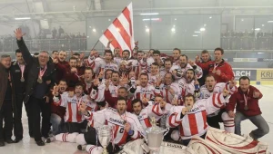 Radość hokeistów Comarch Cracovii fot: Jacek Bednarczyk