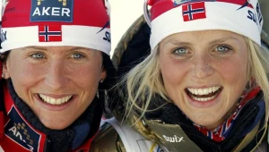 Marit Bjoergen (z lewej) i Therese Johaug zdobyły w Oslo medale