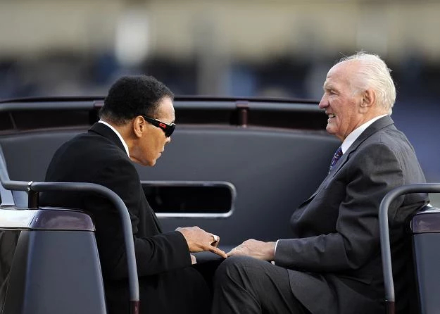Muhammad Ali i Henry Cooper w rozmowie z sierpnia 2009 roku Muhammad Ali i Henry Cooper w rozmowie z sierpnia 2009 roku