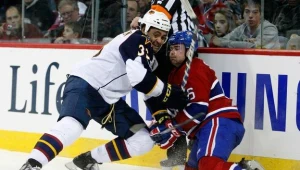 Dustin Byfuglien (z lewej), gwiazda Atlanta Thrashers
