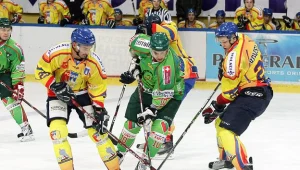 Marcin Kolusz (z prawej) odszedł z MMKS Podhala Nowy Targ fot: Tadeusz Bącal