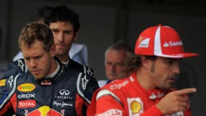 Fernando Alonso (z prawej) miał podobno obrazić Sebastiana Vettela