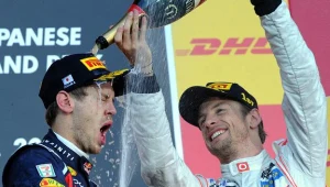Jenson Button oblewa szampanem Sebastiana Vettela