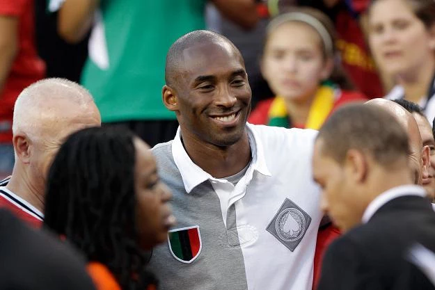 Kobe Bryant (w środku) Kobe Bryant (w środku)
