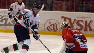 Rafał Radziszewski broni strzał Grzegorza Pasiuta Fot. Andrzej Grygiel