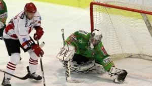 Leszek Laszkiewicz strzela gola na 1-0 w meczu z Zagłębiem Fot. Jacek Bednarczyk
