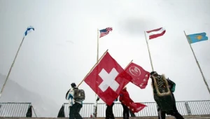Silny wiatr przeszkadza skoczkom w Engelbergu