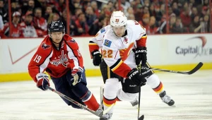 Hokeista Washington Capitals Nicklas Backstrom (z lewej)