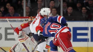 Marian Gaborik strzela zwycięskiego gola w dogrywce.