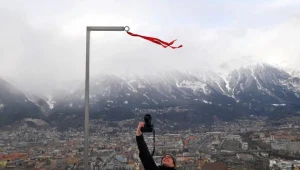 Silny wiatr przeszkadza skoczkom w treningach