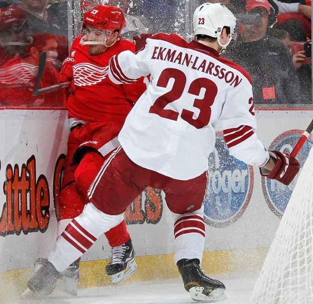 Z lewej Paweł Dacjuk, gwiazda Detroit Red Wings