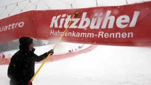 Opady deszczu zniszczyły pokrywę śnieżną w Kitzbuehel