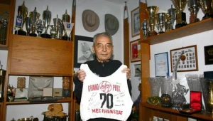 Jirszi Raszka i jego trofea.