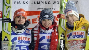 Kamil Stoch (w środku), z Richardem Freitagiem (L) i Andreasem Koflerem.
