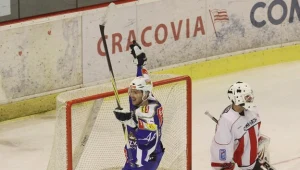 Hokeiści Unii Oświęcim strzelili Cracovii aż 7 goli na jej lodowisku w Krakowie
