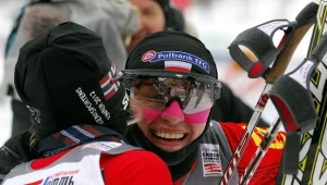 Justyna Kowalczyk gratuluje Therese Johaug zwycięstwa w Rybińsku