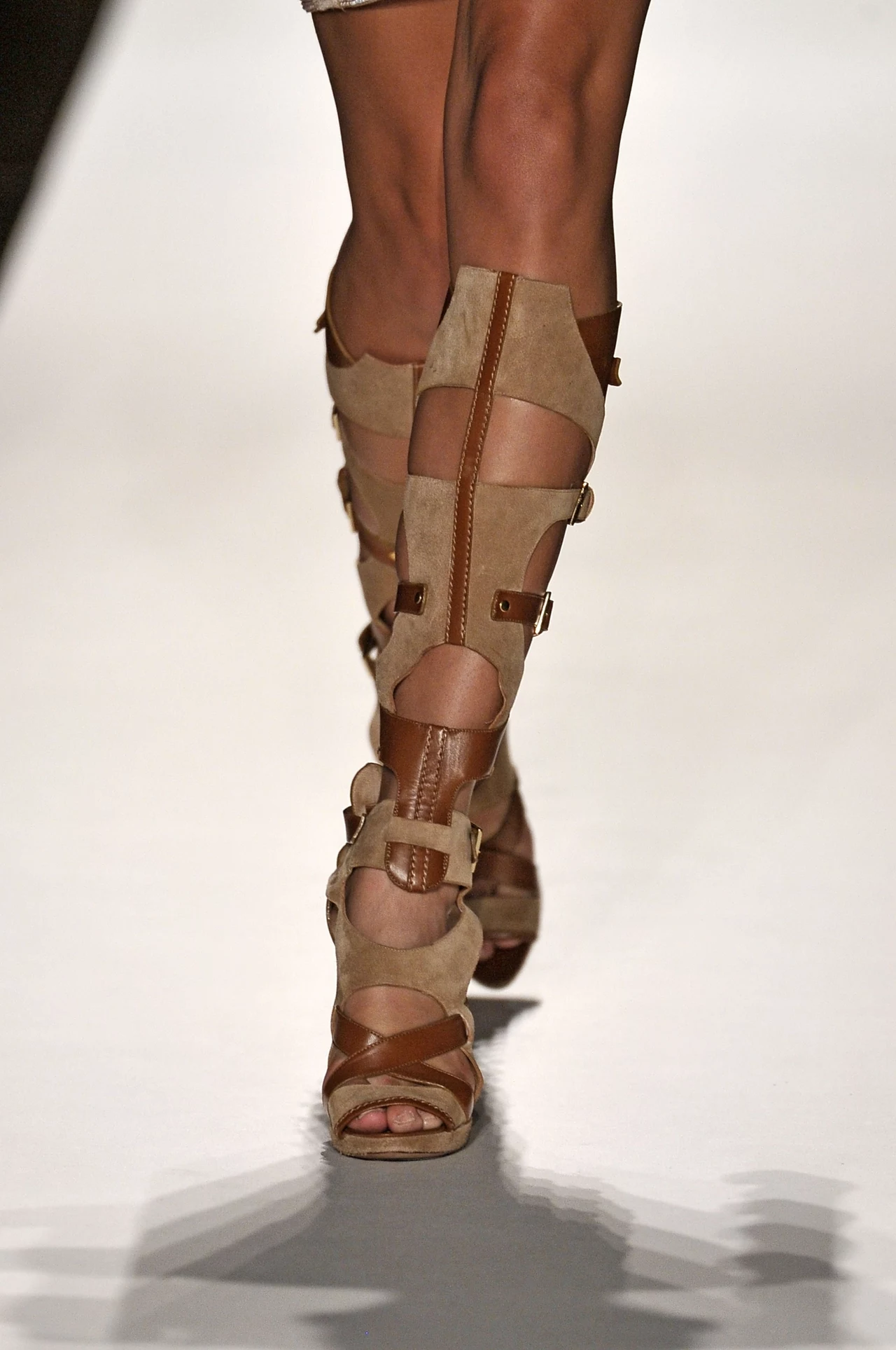 Odjechane buty - Herve Leger