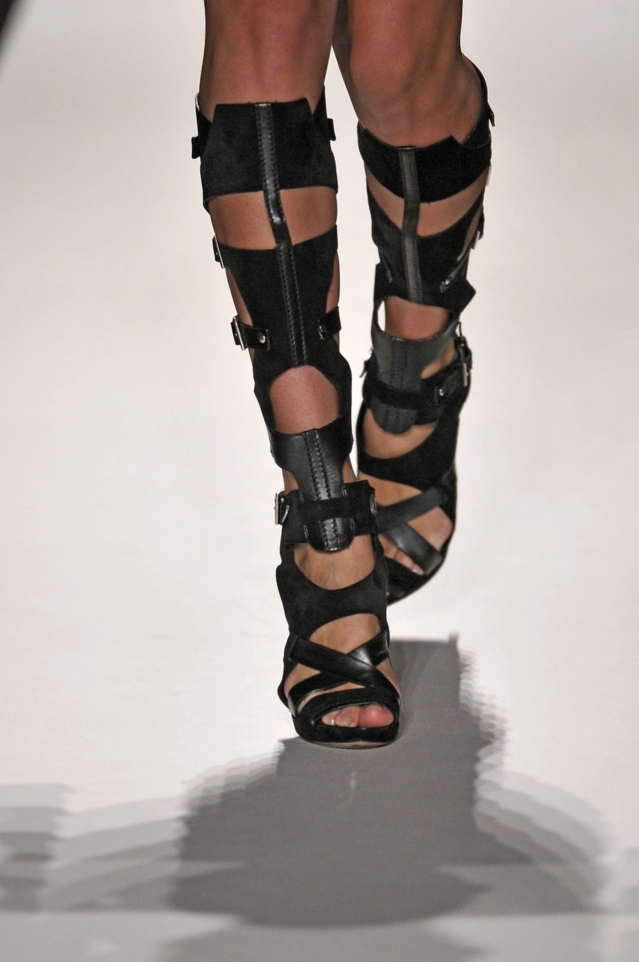 Odjechane buty - Herve Leger