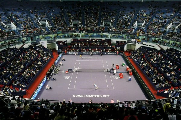 Qi Zhong Tennis Center w czasie meczu Rafaela Nadala z Nikołajem Dawydienką