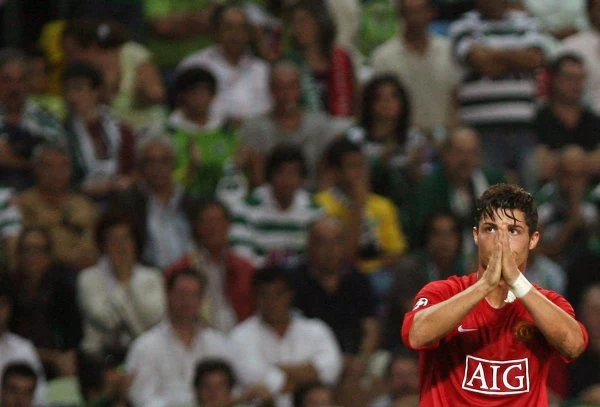 Liga Mistrzów grupa F: Sporting LIzbona - Manchester United 0:1 (0:0).