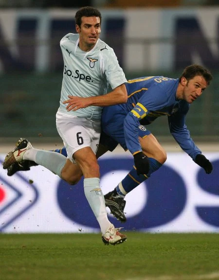 W meczu 16. kolejki Serie A Juventus Turyn pokonał na wyjeździe Lazio Rzym 3:2. Zwycięstwo gościom zapewnił niezawodny Alessandro Del Piero.