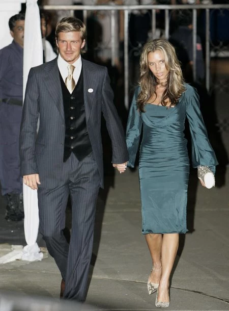 Dla jednych jest symbolem seksu, dla innych - kiczu. Kto to taki? "Posh Spice", czyli Victoria Beckham żona gwiazdy światowego futbolu Davida. Dla jednych jest symbolem seksu, dla innych - kiczu. Kto to taki? "Posh Spice", czyli Victoria Beckham żona gwiazdy światowego futbolu Davida.