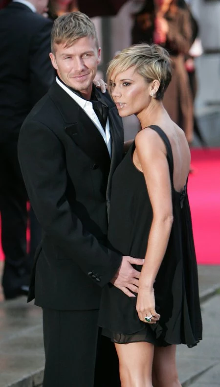 Dla jednych jest symbolem seksu, dla innych - kiczu. Kto to taki? "Posh Spice", czyli Victoria Beckham żona gwiazdy światowego futbolu Davida. Dla jednych jest symbolem seksu, dla innych - kiczu. Kto to taki? "Posh Spice", czyli Victoria Beckham żona gwiazdy światowego futbolu Davida.