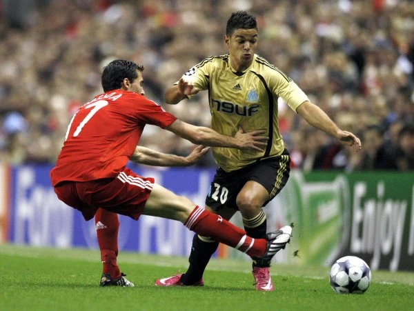 Hatem Ben Arfa (z prawej) i Alvaro Arbeloa Hatem Ben Arfa (z prawej) i Alvaro Arbeloa