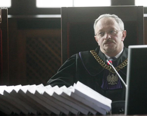 Prowadzący sprawę sędzia Wiesław Rodziewicz podczas procesu domniemanego szefa piłkarskiej mafii Ryszarda F. ps. "Fryzjer" we Wrocławiu, 06 bm. Fot. Adam Hawałej Prowadzący sprawę sędzia Wiesław Rodziewicz podczas procesu domniemanego szefa piłkarskiej mafii Ryszarda F. ps. "Fryzjer" we Wrocławiu, 06 bm. Fot. Adam Hawałej