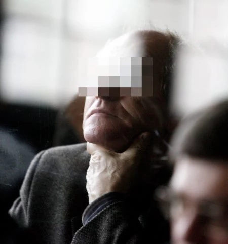 Oskarżony Ryszard F. (C) pseudonim "Fryzjer" - domniemany szef piłkarskiej mafii podczas procesu we Wrocławiu, 06 bm. Fot. Adam Hawałej. Oskarżony Ryszard F. (C) pseudonim "Fryzjer" - domniemany szef piłkarskiej mafii podczas procesu we Wrocławiu, 06 bm. Fot. Adam Hawałej.