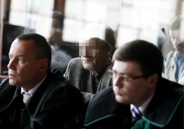 Oskarżony Ryszard F. (C) pseudonim "Fryzjer" - domniemany szef piłkarskiej mafii podczas procesu we Wrocławiu, 06 bm. Fot. Adam Hawałej. Oskarżony Ryszard F. (C) pseudonim "Fryzjer" - domniemany szef piłkarskiej mafii podczas procesu we Wrocławiu, 06 bm. Fot. Adam Hawałej.