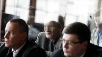 Oskarżony Ryszard F. (C) pseudonim "Fryzjer" - domniemany szef piłkarskiej mafii podczas procesu we Wrocławiu, 06 bm. Fot. Adam Hawałej.