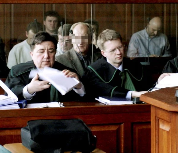Oskarżony Ryszard F. (C) pseudonim "Fryzjer" - domniemany szef piłkarskiej mafii podczas procesu we Wrocławiu, 06 bm. Fot. Adam Hawałej. Oskarżony Ryszard F. (C) pseudonim "Fryzjer" - domniemany szef piłkarskiej mafii podczas procesu we Wrocławiu, 06 bm. Fot. Adam Hawałej.