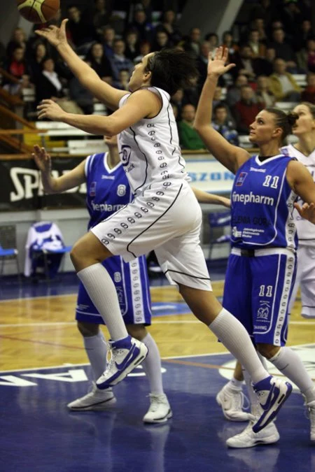 W spotkaniu 24. kolejki Ford Germaz Ekstraklasy Wisła Can-Pack Kraków pokonała we własnej hali Finepharm AZS KK Jelenia Góra 84:52. Fot. Miłosz Wyszyński.