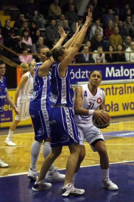 W spotkaniu 24. kolejki Ford Germaz Ekstraklasy Wisła Can-Pack Kraków pokonała we własnej hali Finepharm AZS KK Jelenia Góra 84:52. Fot. Miłosz Wyszyński.