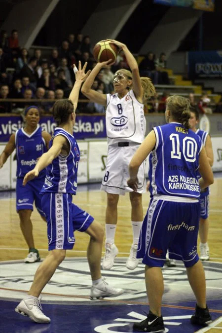 W spotkaniu 24. kolejki Ford Germaz Ekstraklasy Wisła Can-Pack Kraków pokonała we własnej hali Finepharm AZS KK Jelenia Góra 84:52. Fot. Miłosz Wyszyński.